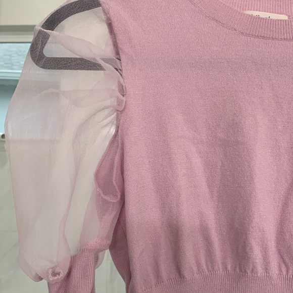 Lavender top with see through puffy sleeve - Picture 2 of 3